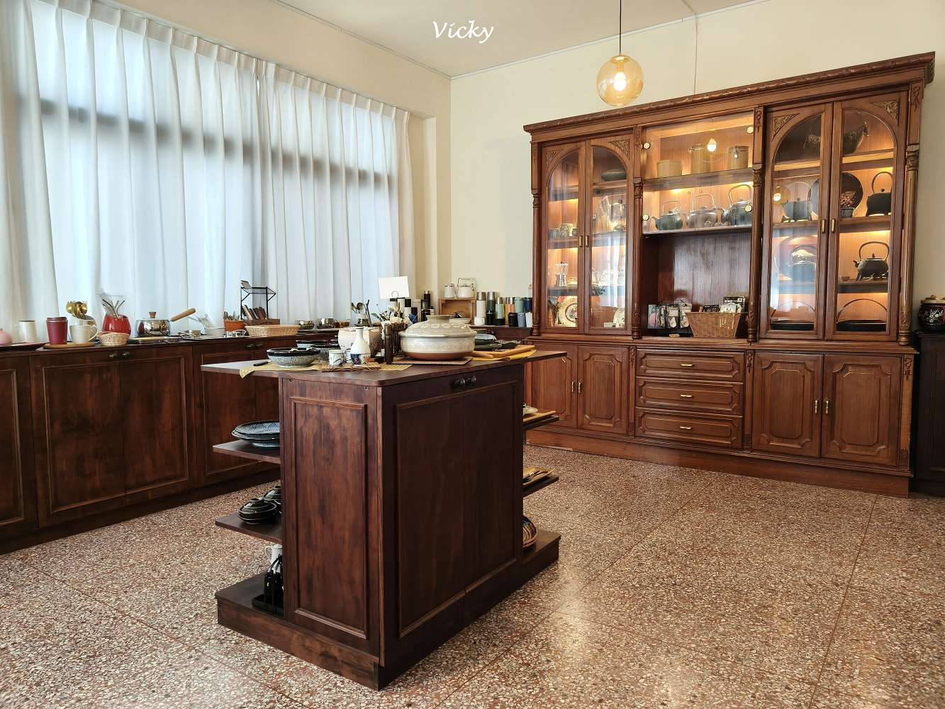 台南府中街 日內器皿：走進豪宅裡的選物店！超壯觀 3 層樓日式器皿專賣店，還有隱藏版「燉飯烤餅」