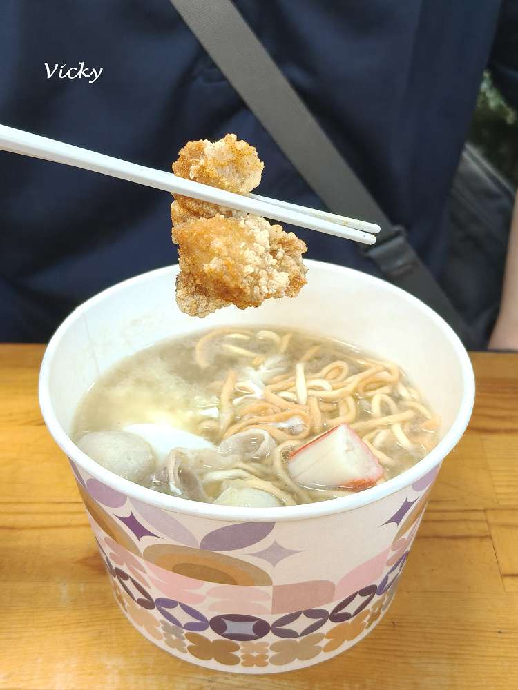 台南 隆田 買記鍋燒意麵：車站前的人氣鍋燒店，鹹酥雞也能一起點！多國語言菜單超國際化