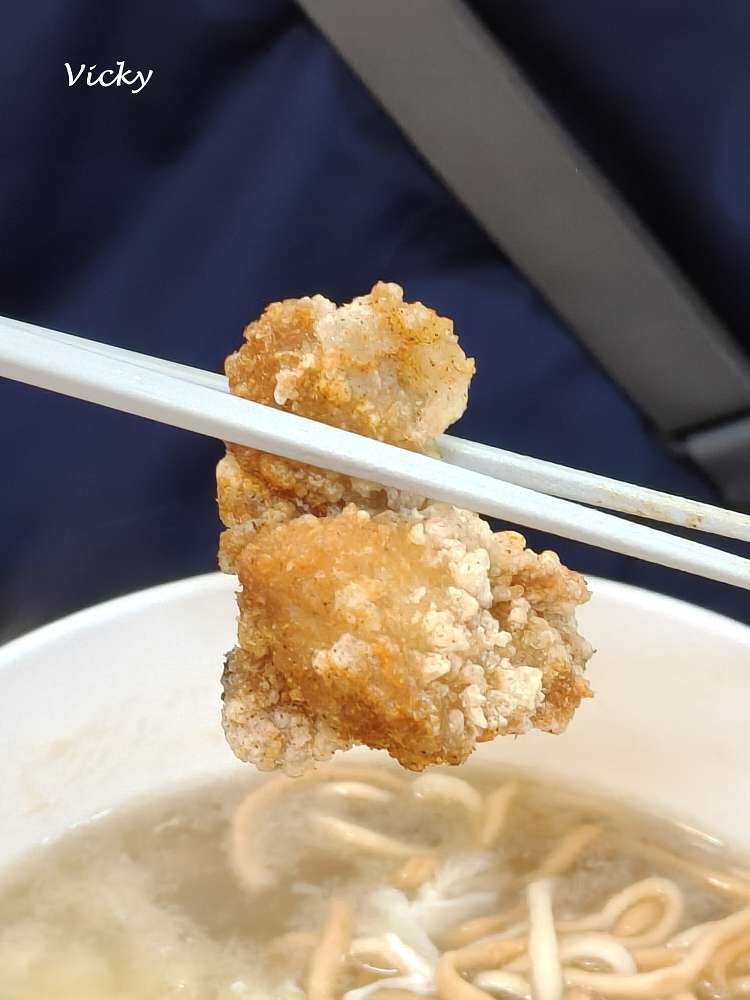 台南 隆田 買記鍋燒意麵：車站前的人氣鍋燒店，鹹酥雞也能一起點！多國語言菜單超國際化