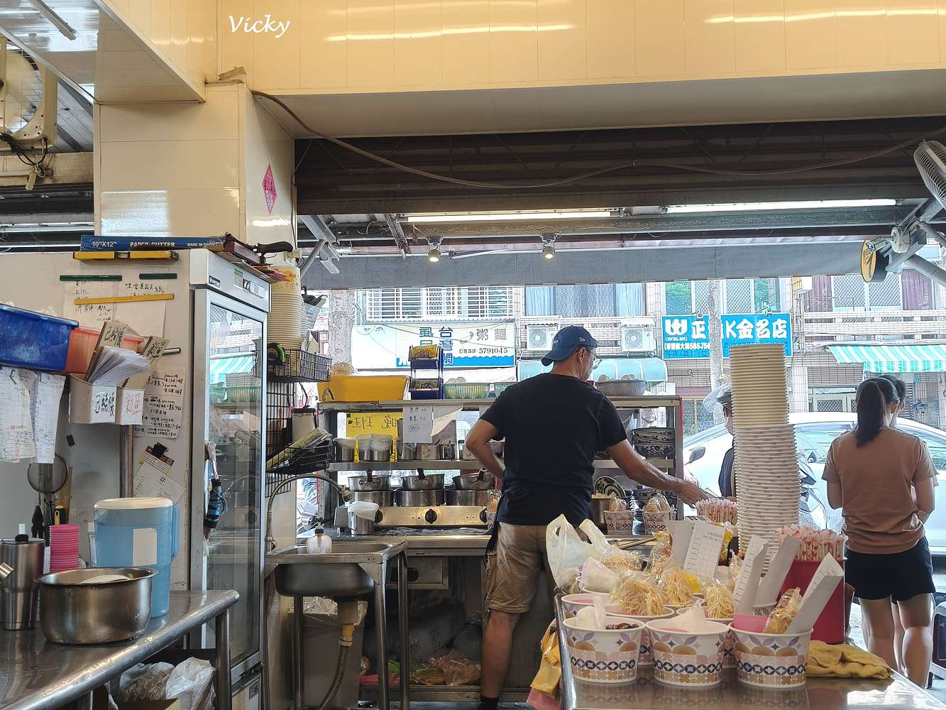 台南 隆田 買記鍋燒意麵：車站前的人氣鍋燒店，鹹酥雞也能一起點！多國語言菜單超國際化