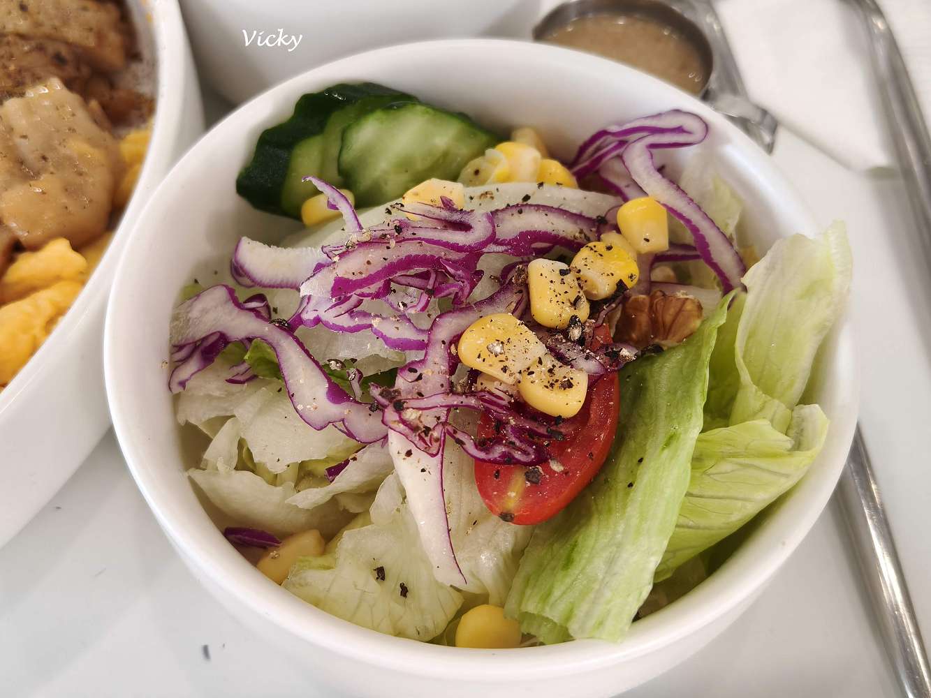 台南東區美食｜T’WIN Coffee · 咖啡 / 云：崇明路轉角的高質感早午餐，吃多年都不膩！必點 伯爵奶酥巧巴達