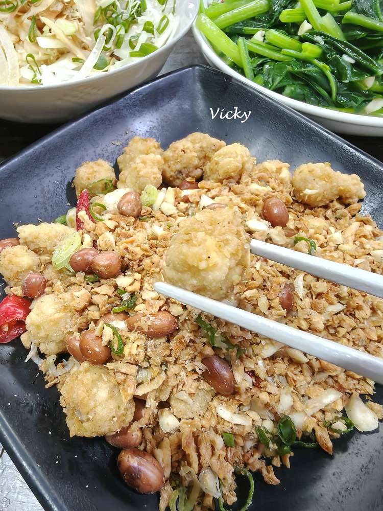 網站近期文章：台南南區美食︱竹仔店海鮮。燒烤：躲在小北百貨招牌下的深夜食堂，從椒鹽龍珠到鹽烤鴨舌，用咀嚼釋放壓力的美味夜晚