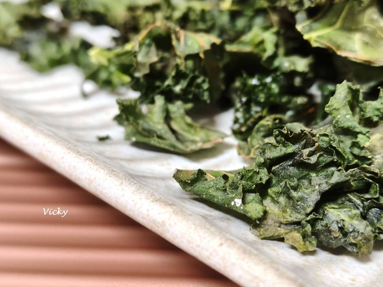 網站近期文章：氣炸鍋料理︱氣炸羽衣甘藍：自己做海苔！5分鐘完成低卡零食，比洋芋片還涮嘴