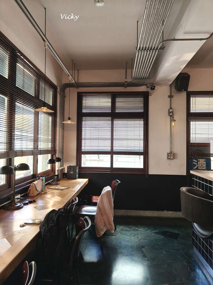 台南中西區｜Paripari apt.：連日本人都特地飛來的昭和風咖啡廳，在老派浪漫裡品嚐酸勁十足的檸檬塔，附菜單