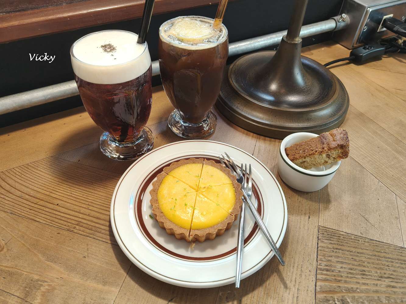 網站近期文章：台南中西區｜Paripari apt.：連日本人都特地飛來的昭和風咖啡廳，在老派浪漫裡品嚐酸勁十足的檸檬塔，附菜單