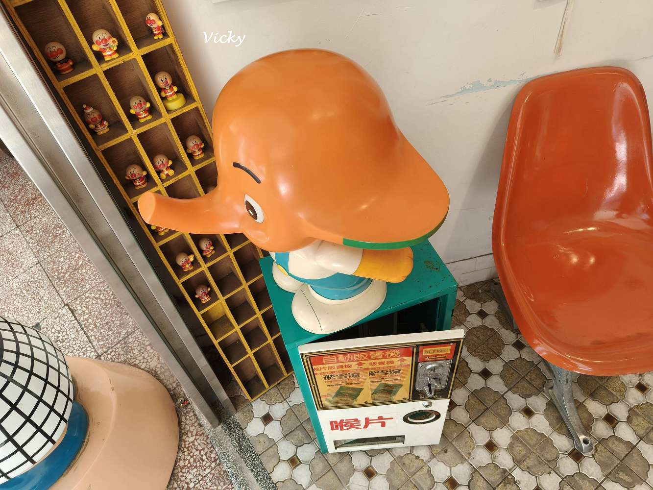 台南中西區美食|阿美嬤紅茶奶 開山店:昭和復古風飲料店!喝古早味紅茶奶、買懷舊麵茶粉與選物 台南中西區美食|阿美嬤紅茶奶 開山店:昭和復古風飲料店!喝古早味紅茶奶、買懷舊麵茶粉與選物