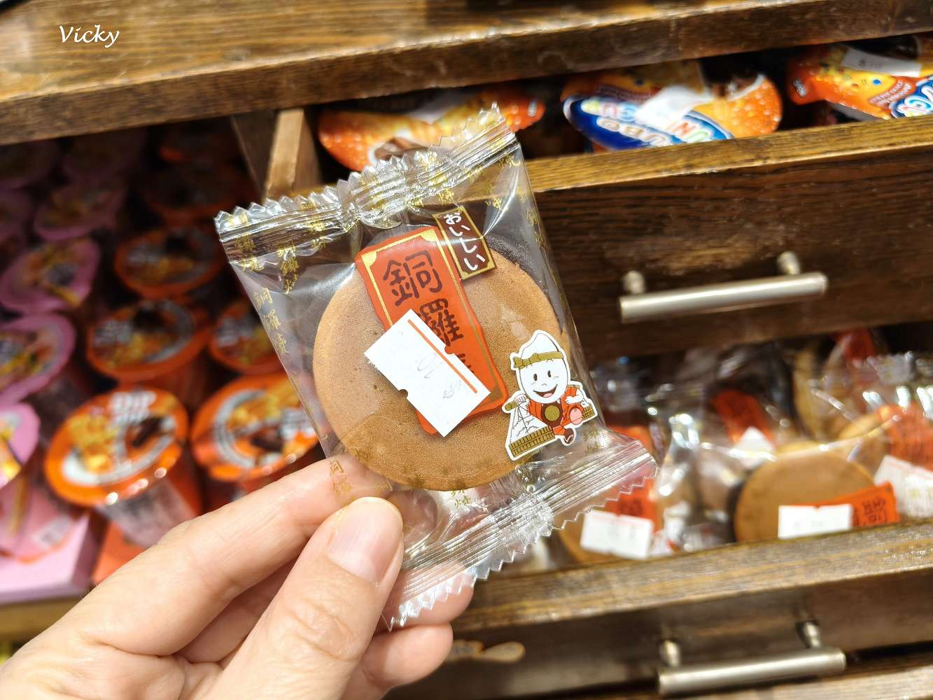 台南中西區美食|阿美嬤紅茶奶 開山店:昭和復古風飲料店!喝古早味紅茶奶、買懷舊麵茶粉與選物 台南中西區美食|阿美嬤紅茶奶 開山店:昭和復古風飲料店!喝古早味紅茶奶、買懷舊麵茶粉與選物