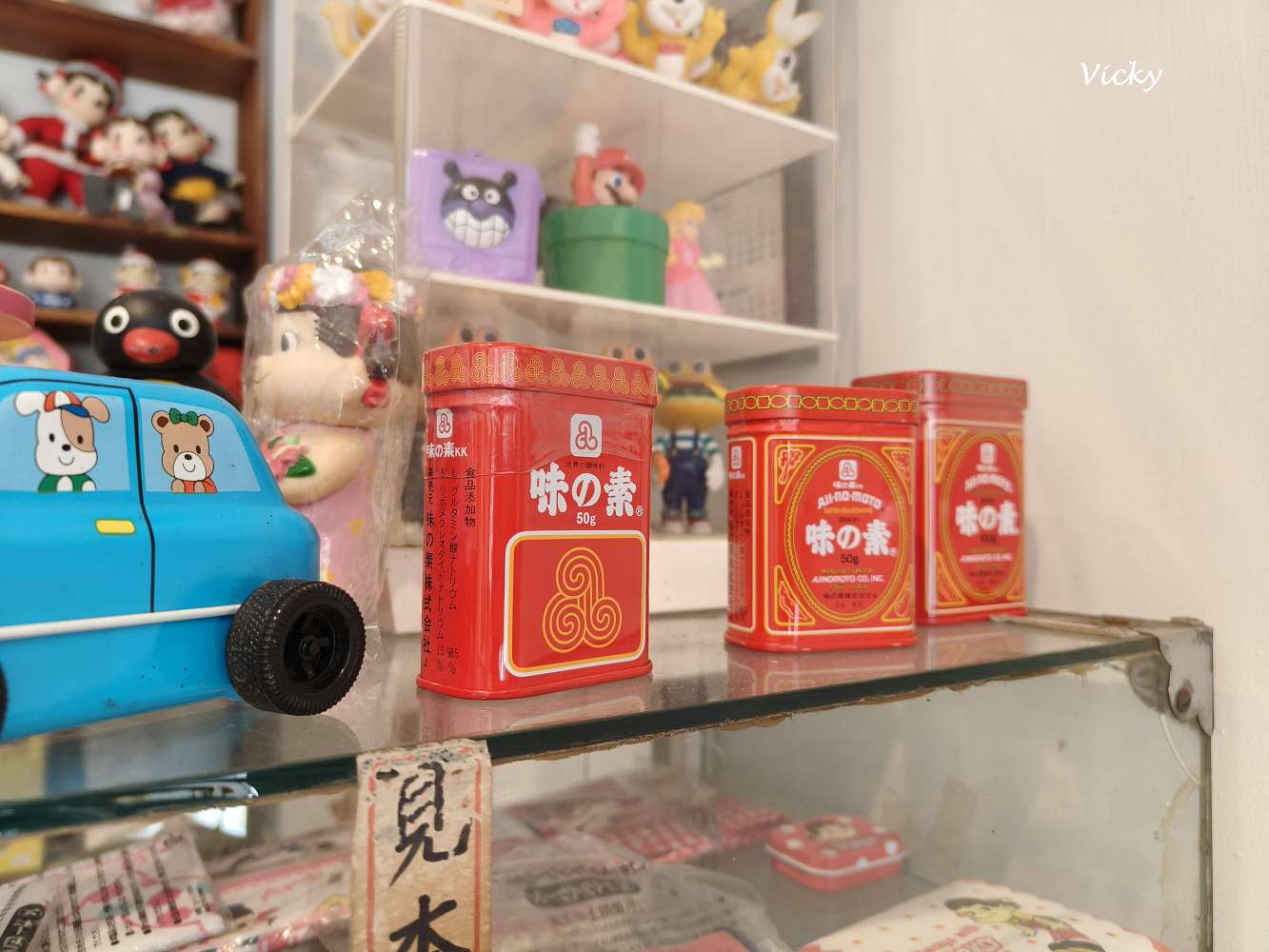 台南中西區美食｜阿美嬤紅茶奶 開山店：昭和復古風飲料店！喝古早味紅茶奶、買懷舊麵茶粉與選物