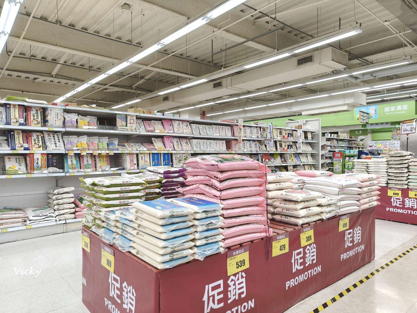 台南購物攻略｜愛買 台南店： 週末採買儀式感，星巴克、全台南最大無印、愛買一站式補貨地圖