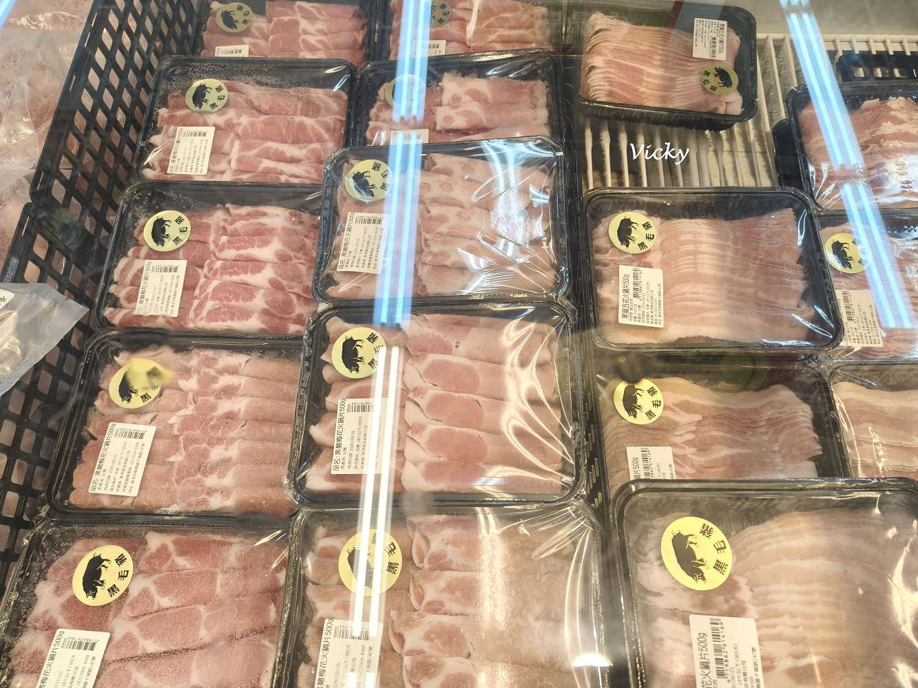 台南購物攻略｜愛買 台南店： 週末採買儀式感，星巴克、全台南最大無印、愛買一站式補貨地圖