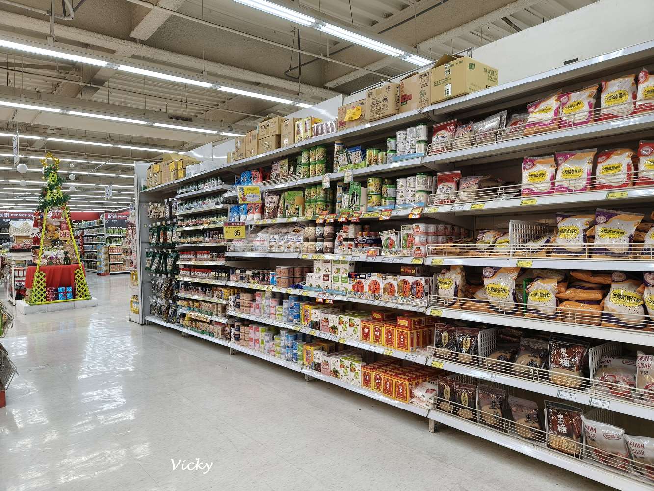 台南購物攻略｜愛買 台南店： 週末採買儀式感，星巴克、全台南最大無印、愛買一站式補貨地圖