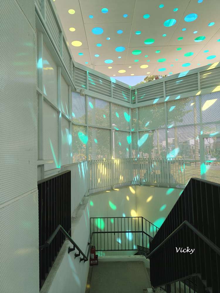 台南景點︱全台首間 萊爾富 X 幾米主題門市：走進幾米的繪本世界！加碼推薦必買日本飲品與高質感 MIT 襪子