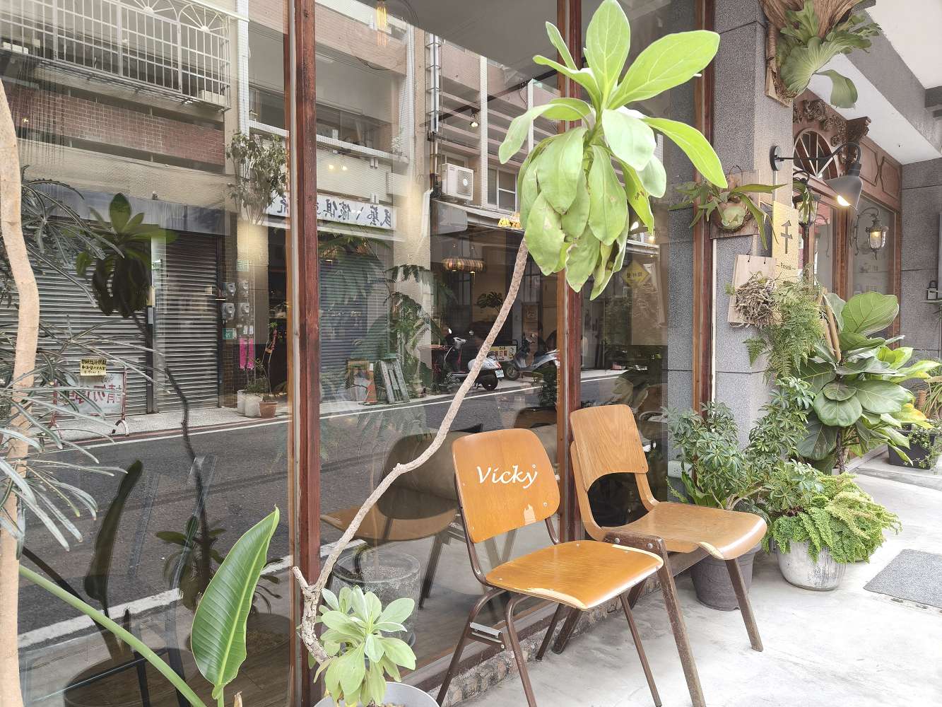 台南必去景點|新美街一日遊懶人包:10 間文青必訪的老宅美食、獨立書店與巷弄風景 台南必去景點|新美街一日遊懶人包:10 間文青必訪的老宅美食、獨立書店與巷弄風景