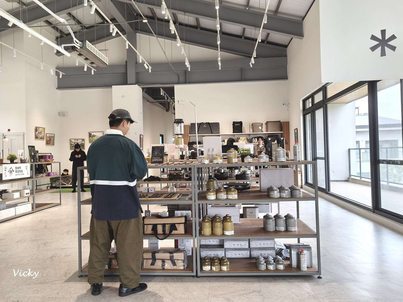 台南安平新地標！Snow Peak LANDSTATION TAINAN 雪諾必克：全台規模最大！在露營帳篷下喝咖啡，體驗野遊生活美學