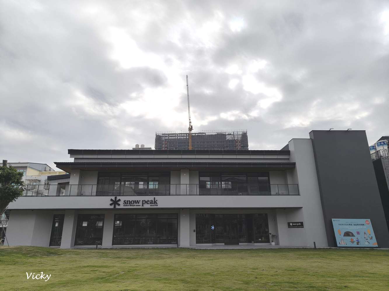 台南安平新地標！Snow Peak LANDSTATION TAINAN 雪諾必克：全台規模最大！在露營帳篷下喝咖啡，體驗野遊生活美學