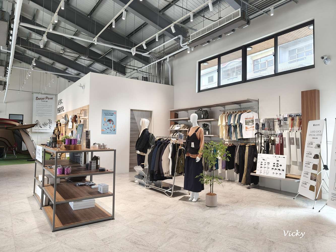 台南安平新地標！Snow Peak LANDSTATION TAINAN 雪諾必克：全台規模最大！在露營帳篷下喝咖啡，體驗野遊生活美學