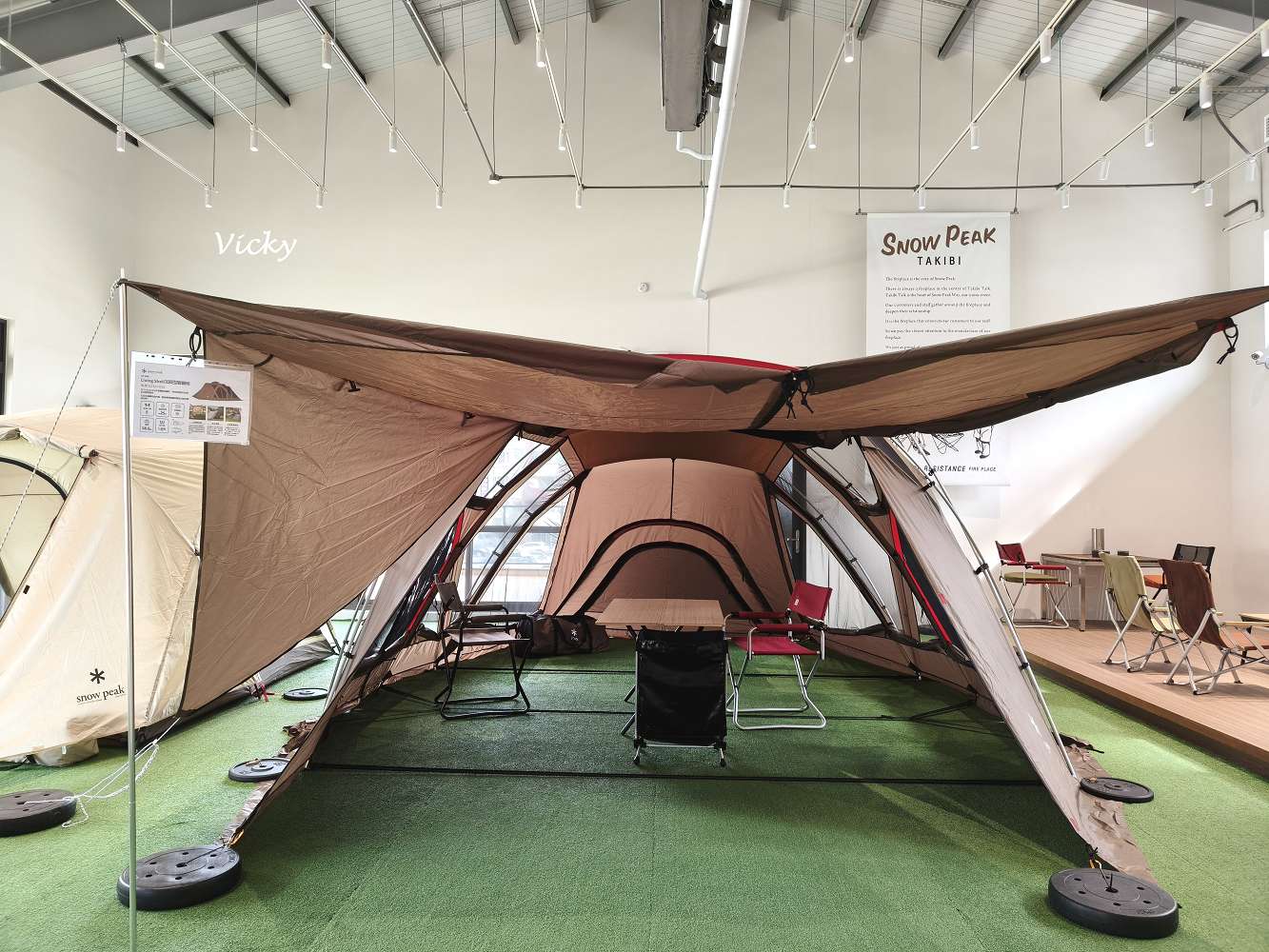 台南安平新地標！Snow Peak LANDSTATION TAINAN 雪諾必克：全台規模最大！在露營帳篷下喝咖啡，體驗野遊生活美學