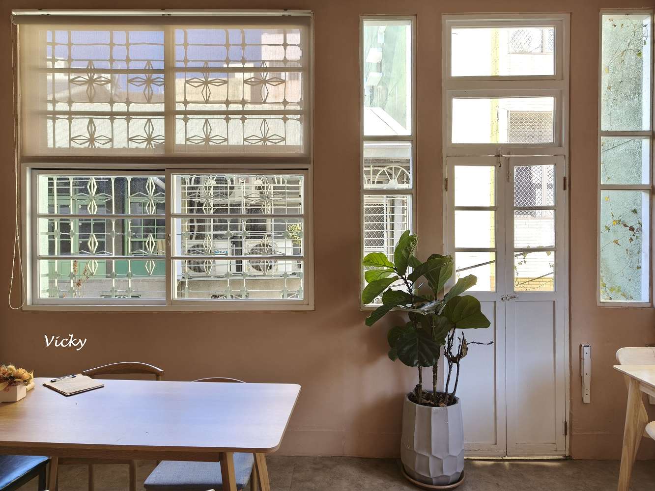 台南早午餐推薦｜TNN Brunch 雙好食光：清水寺旁的靜謐時光，絕美窗花老宅，雞腿排沙拉套餐含甜點飲品的高CP值早餐！