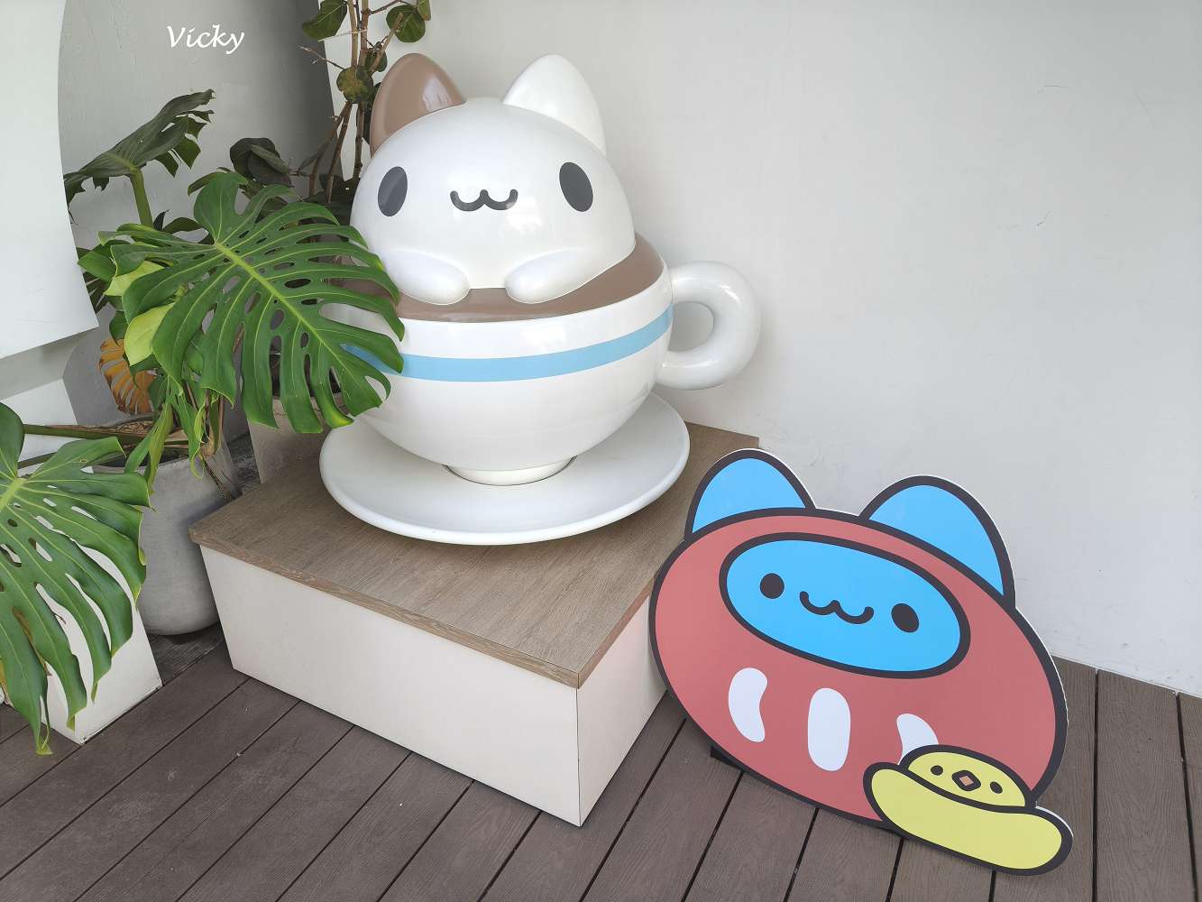 台中西區美食|奶泡貓咖啡 民權店:咖波迷的白色夢幻基地!L型純白透明系咖啡廳,超萌造型雞蛋糕,附菜單 台中西區美食|奶泡貓咖啡 民權店:咖波迷的白色夢幻基地!L型純白透明系咖啡廳,超萌造型雞蛋糕,附菜單