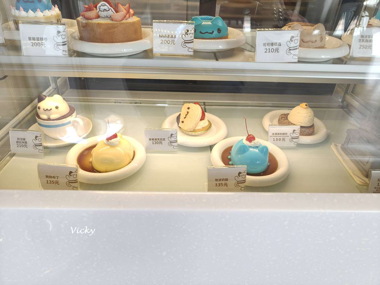 台中西區美食|奶泡貓咖啡 民權店:咖波迷的白色夢幻基地!L型純白透明系咖啡廳,超萌造型雞蛋糕,附菜單 台中西區美食|奶泡貓咖啡 民權店:咖波迷的白色夢幻基地!L型純白透明系咖啡廳,超萌造型雞蛋糕,附菜單