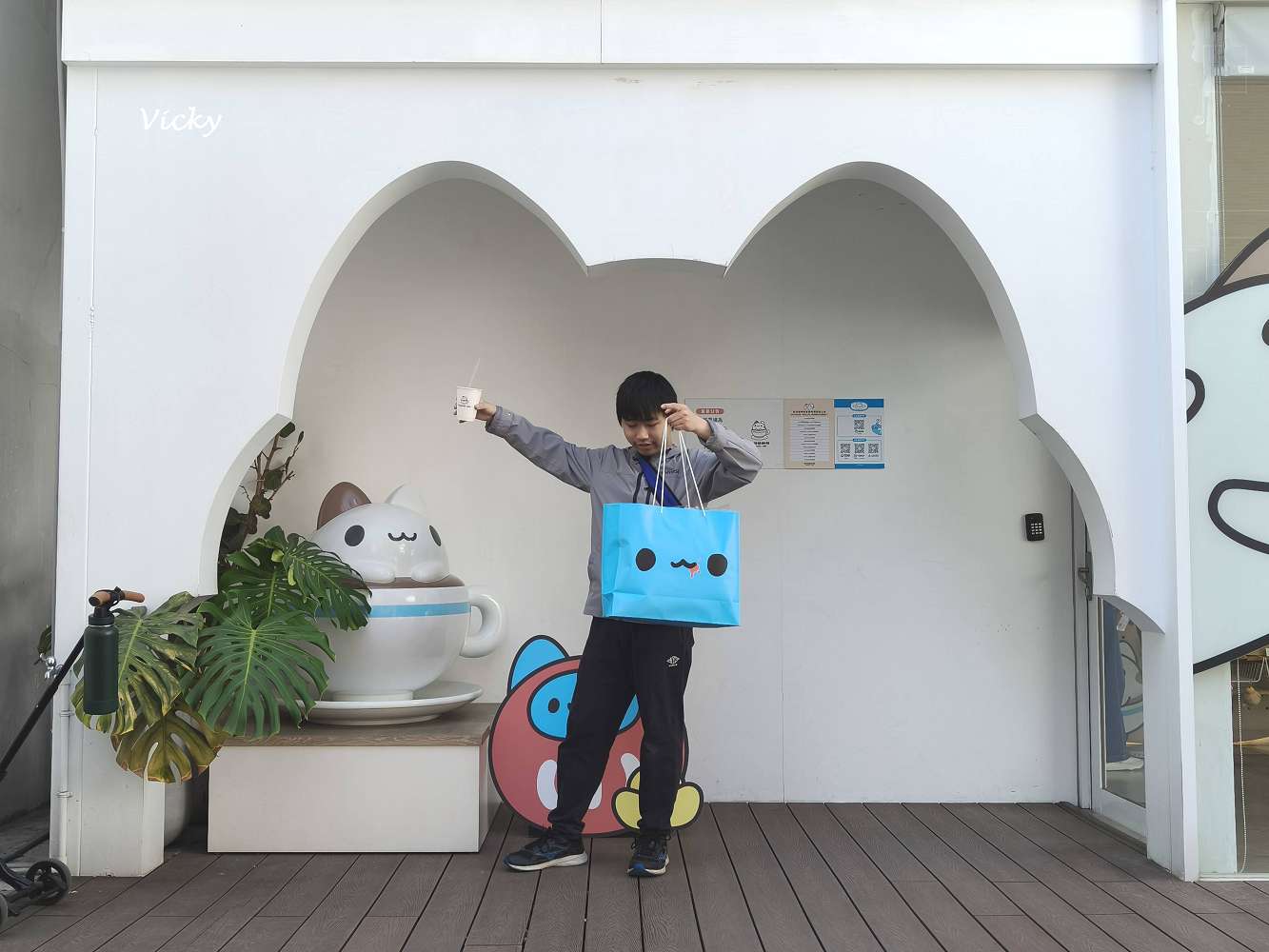 台中西區美食|奶泡貓咖啡 民權店:咖波迷的白色夢幻基地!L型純白透明系咖啡廳,超萌造型雞蛋糕,附菜單 台中西區美食|奶泡貓咖啡 民權店:咖波迷的白色夢幻基地!L型純白透明系咖啡廳,超萌造型雞蛋糕,附菜單