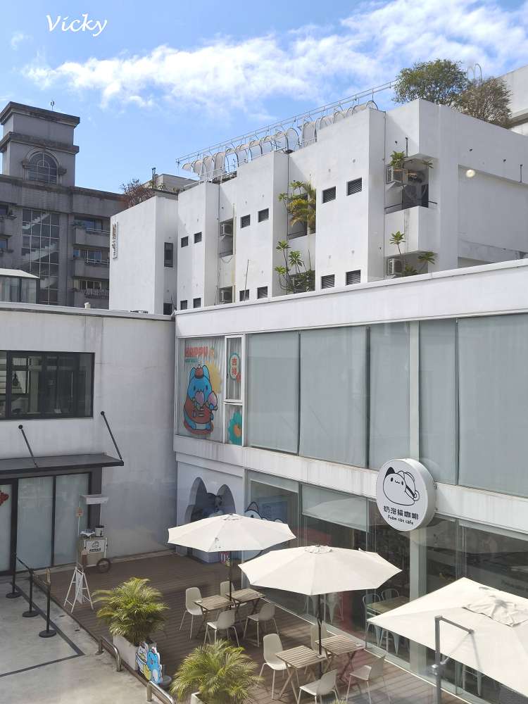 台中西區美食|奶泡貓咖啡 民權店:咖波迷的白色夢幻基地!L型純白透明系咖啡廳,超萌造型雞蛋糕,附菜單 台中西區美食|奶泡貓咖啡 民權店:咖波迷的白色夢幻基地!L型純白透明系咖啡廳,超萌造型雞蛋糕,附菜單