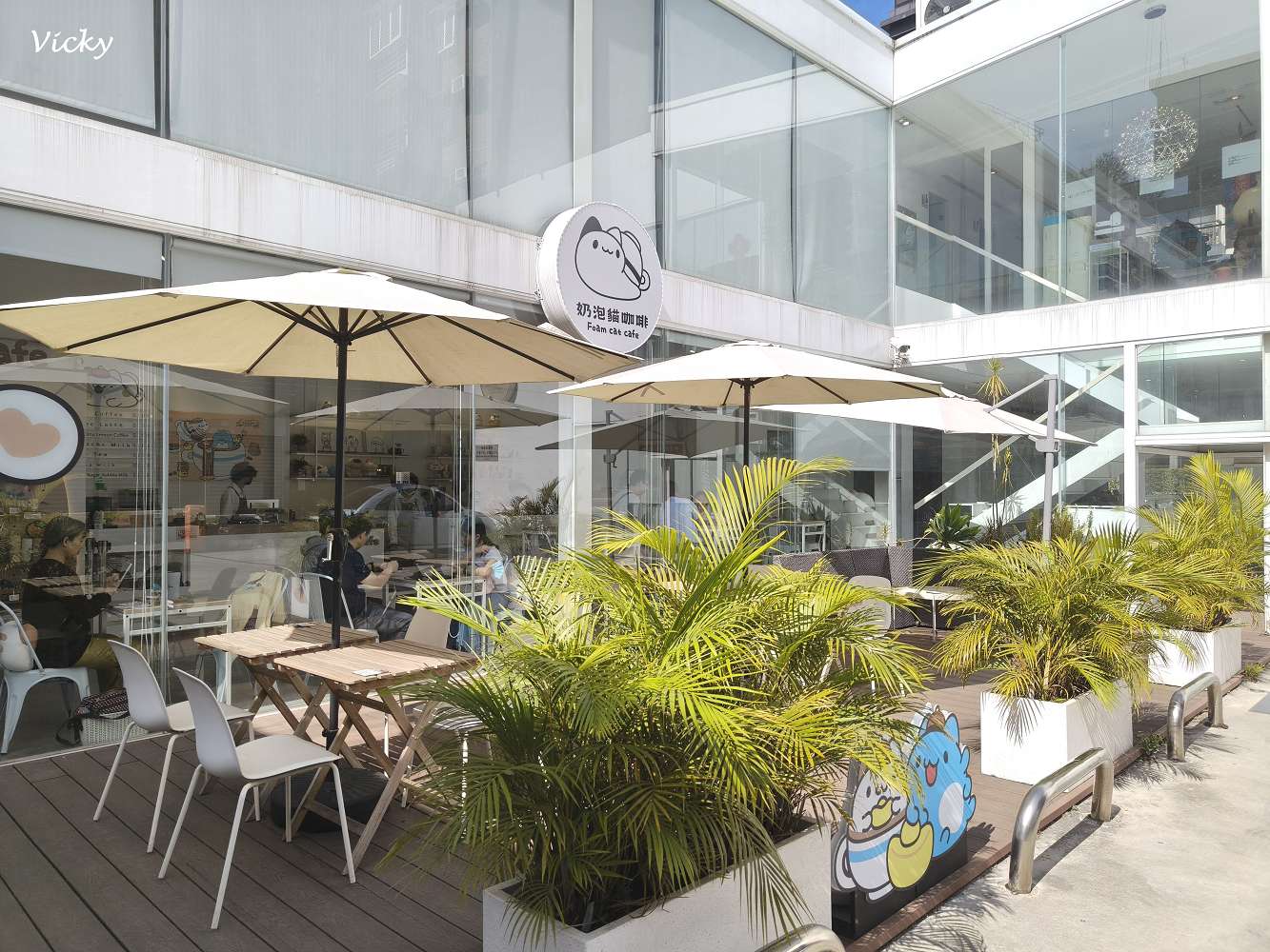 台中西區美食|奶泡貓咖啡 民權店:咖波迷的白色夢幻基地!L型純白透明系咖啡廳,超萌造型雞蛋糕,附菜單 台中西區美食|奶泡貓咖啡 民權店:咖波迷的白色夢幻基地!L型純白透明系咖啡廳,超萌造型雞蛋糕,附菜單