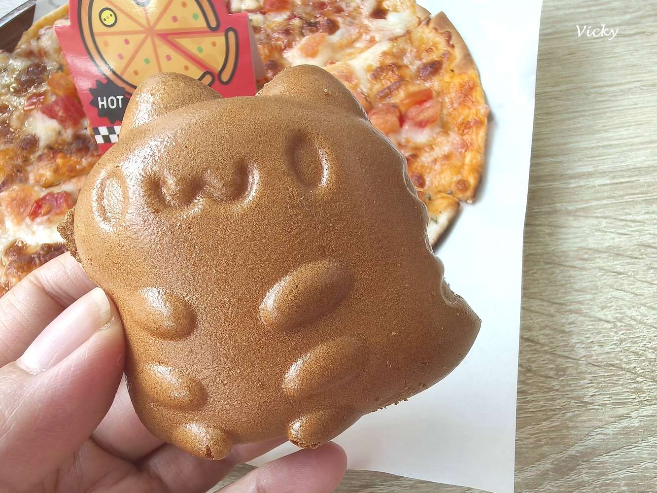 台中西區美食|奶泡貓咖啡 民權店:咖波迷的白色夢幻基地!L型純白透明系咖啡廳,超萌造型雞蛋糕,附菜單 台中西區美食|奶泡貓咖啡 民權店:咖波迷的白色夢幻基地!L型純白透明系咖啡廳,超萌造型雞蛋糕,附菜單