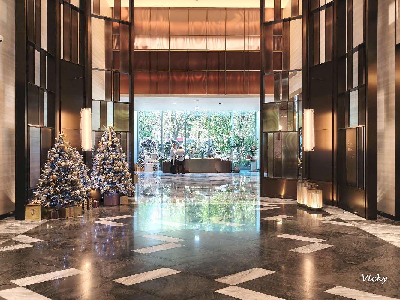 台中住宿推薦｜台中勤美洲際酒店：奢華微蜜月首選！坐擁草悟道綠意、絕美藍調泳池與五星級貼心服務