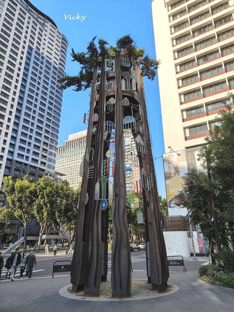 台中住宿推薦｜台中勤美洲際酒店：奢華微蜜月首選！坐擁草悟道綠意、絕美藍調泳池與五星級貼心服務