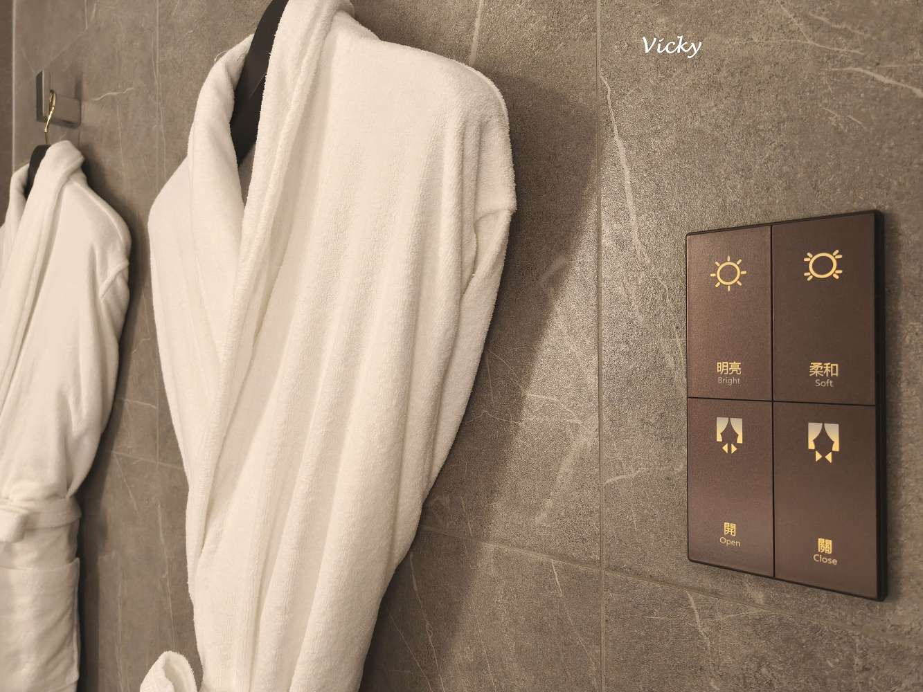 台中住宿推薦｜台中勤美洲際酒店：奢華微蜜月首選！坐擁草悟道綠意、絕美藍調泳池與五星級貼心服務