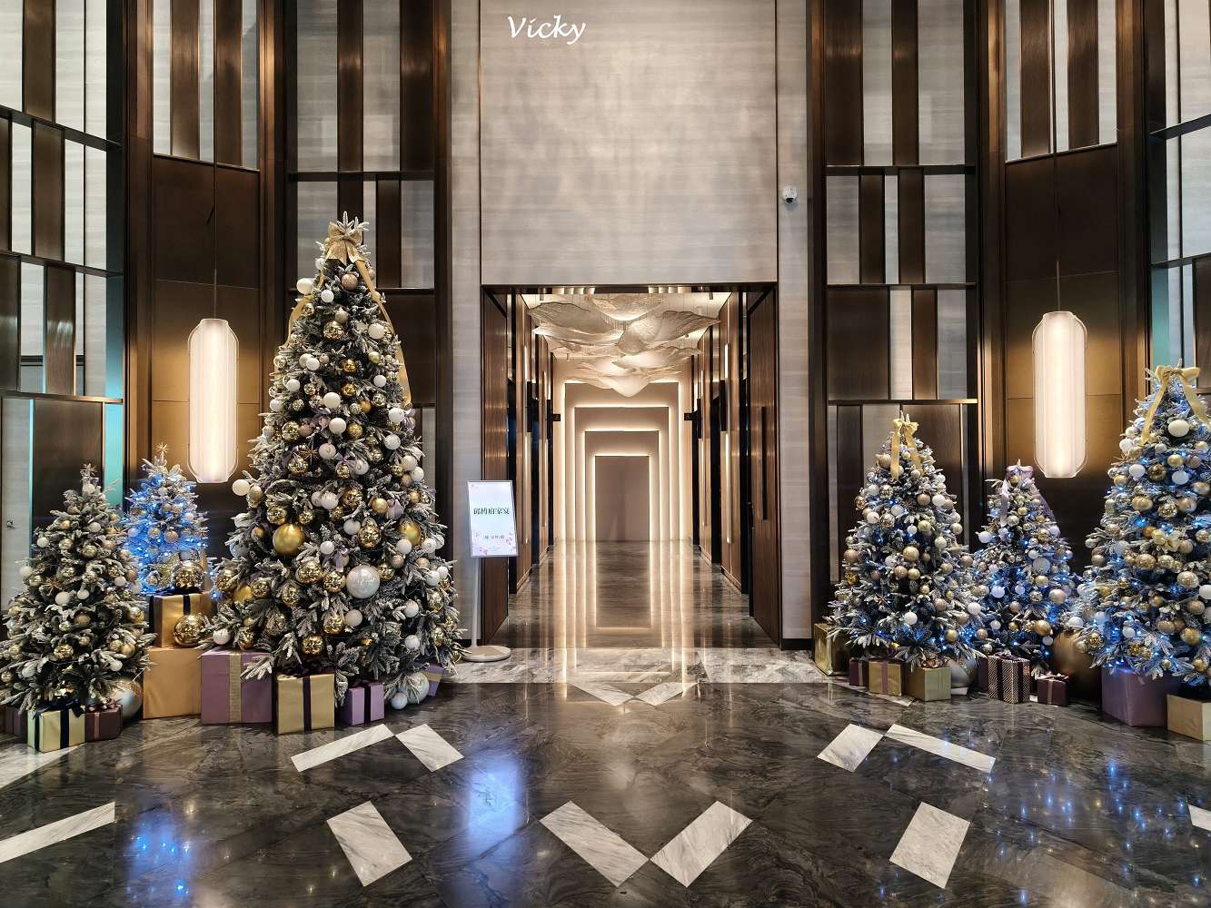 台中住宿推薦｜台中勤美洲際酒店：奢華微蜜月首選！坐擁草悟道綠意、絕美藍調泳池與五星級貼心服務