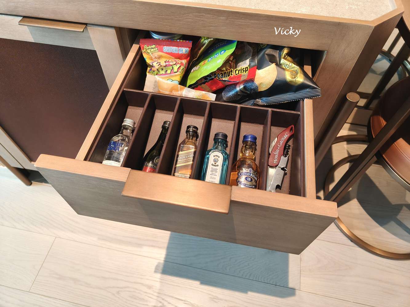 台中住宿推薦｜台中勤美洲際酒店：奢華微蜜月首選！坐擁草悟道綠意、絕美藍調泳池與五星級貼心服務