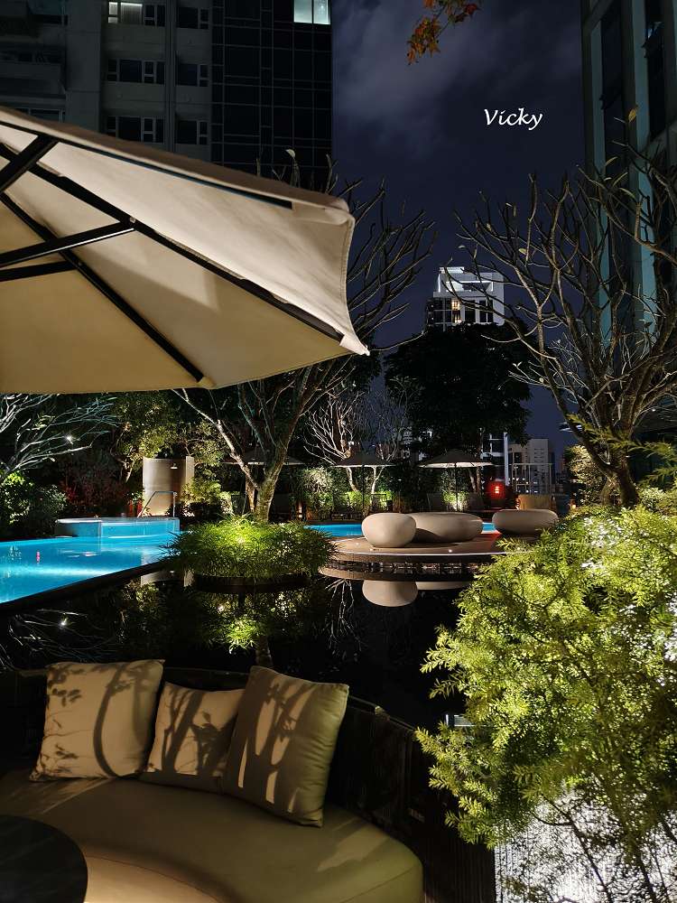 台中住宿推薦｜台中勤美洲際酒店：奢華微蜜月首選！坐擁草悟道綠意、絕美藍調泳池與五星級貼心服務