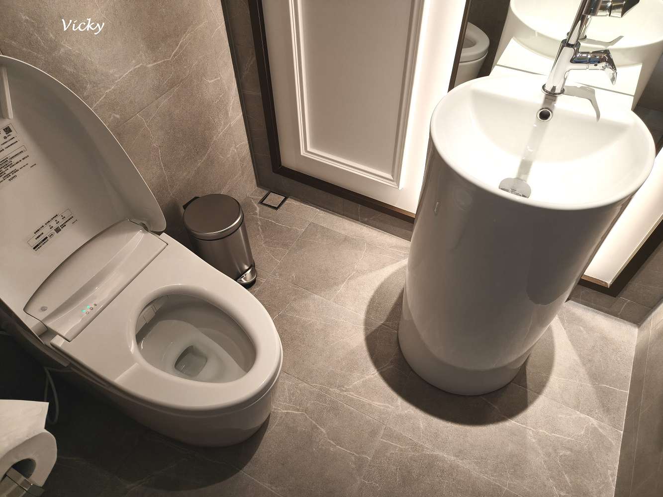 台中住宿推薦｜台中勤美洲際酒店：奢華微蜜月首選！坐擁草悟道綠意、絕美藍調泳池與五星級貼心服務