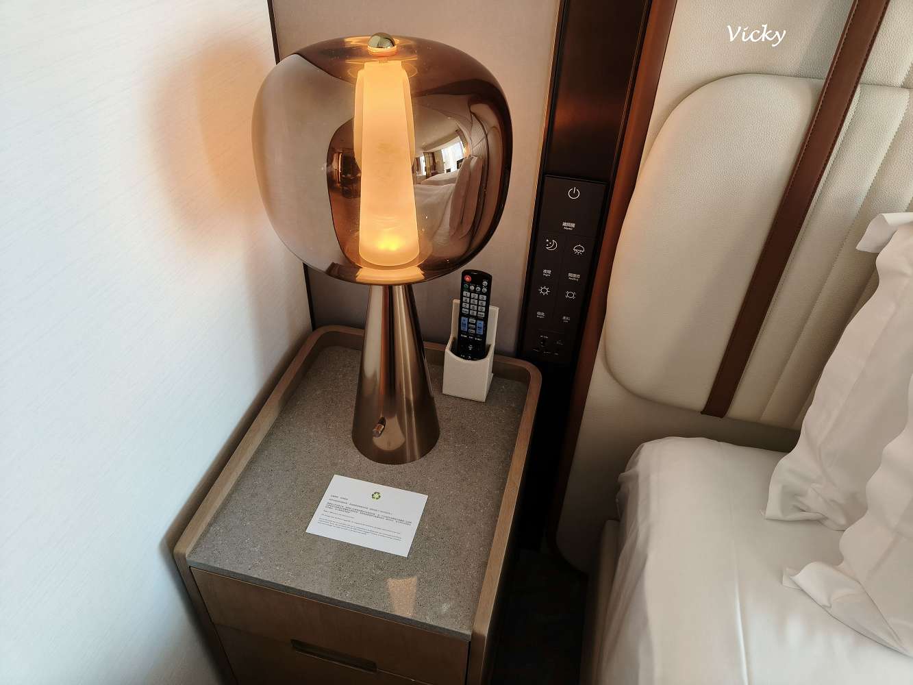 台中住宿推薦｜台中勤美洲際酒店：奢華微蜜月首選！坐擁草悟道綠意、絕美藍調泳池與五星級貼心服務