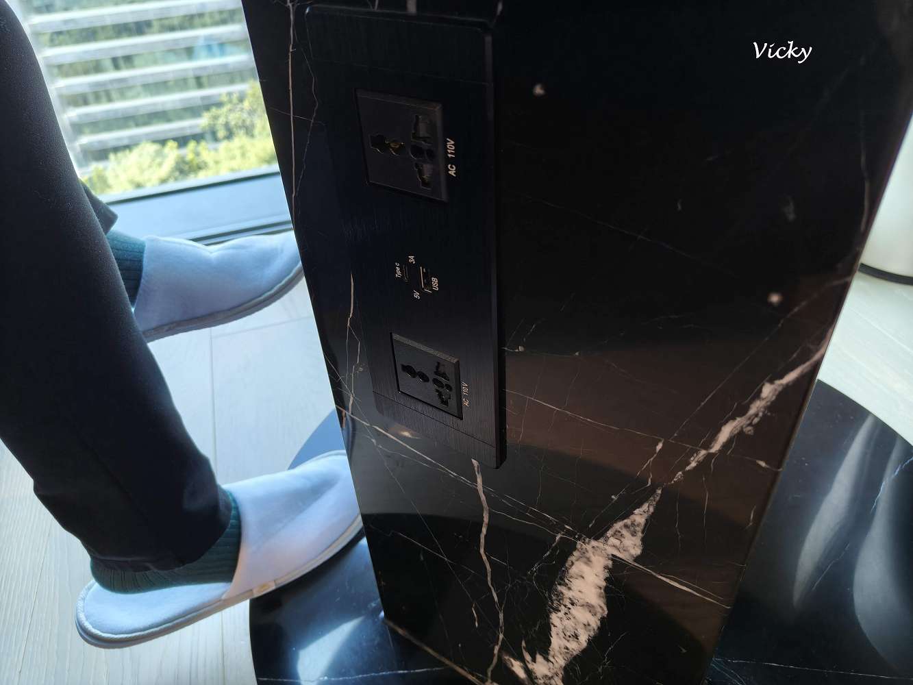 台中住宿推薦｜台中勤美洲際酒店：奢華微蜜月首選！坐擁草悟道綠意、絕美藍調泳池與五星級貼心服務