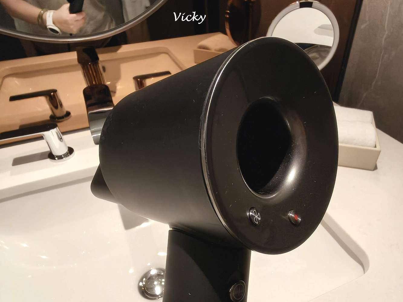 台中住宿推薦｜台中勤美洲際酒店：奢華微蜜月首選！坐擁草悟道綠意、絕美藍調泳池與五星級貼心服務