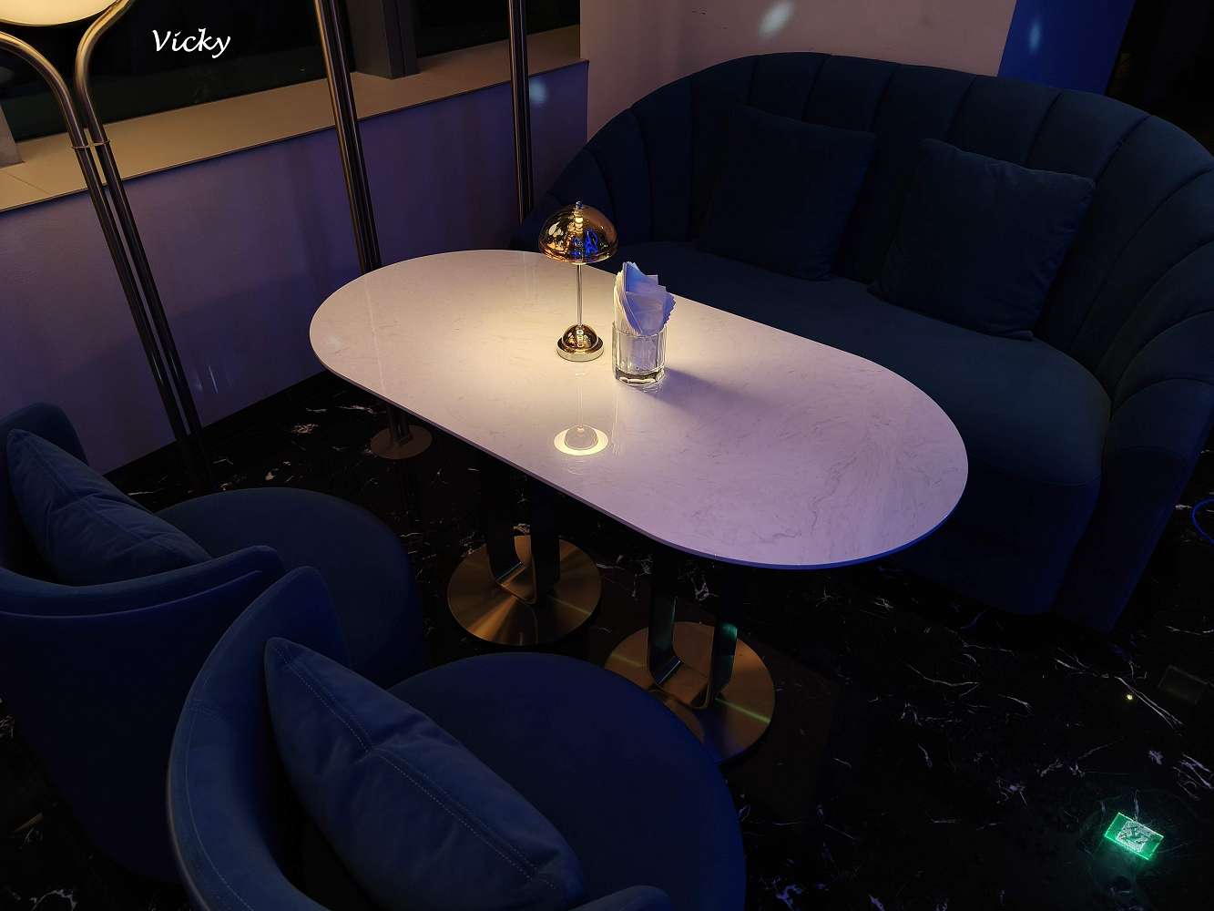 台中住宿推薦｜台中勤美洲際酒店：奢華微蜜月首選！坐擁草悟道綠意、絕美藍調泳池與五星級貼心服務