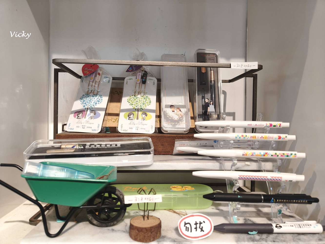 高雄鹽埕︱SKB文明鋼筆 鹽埕旗艦店 :駁二必逛文具店!全店筆款皆可試寫,開箱 CP 值爆表,168元馬年限定福袋 高雄鹽埕︱SKB文明鋼筆 鹽埕旗艦店 :駁二必逛文具店!全店筆款皆可試寫,開箱 CP 值爆表,168元馬年限定福袋