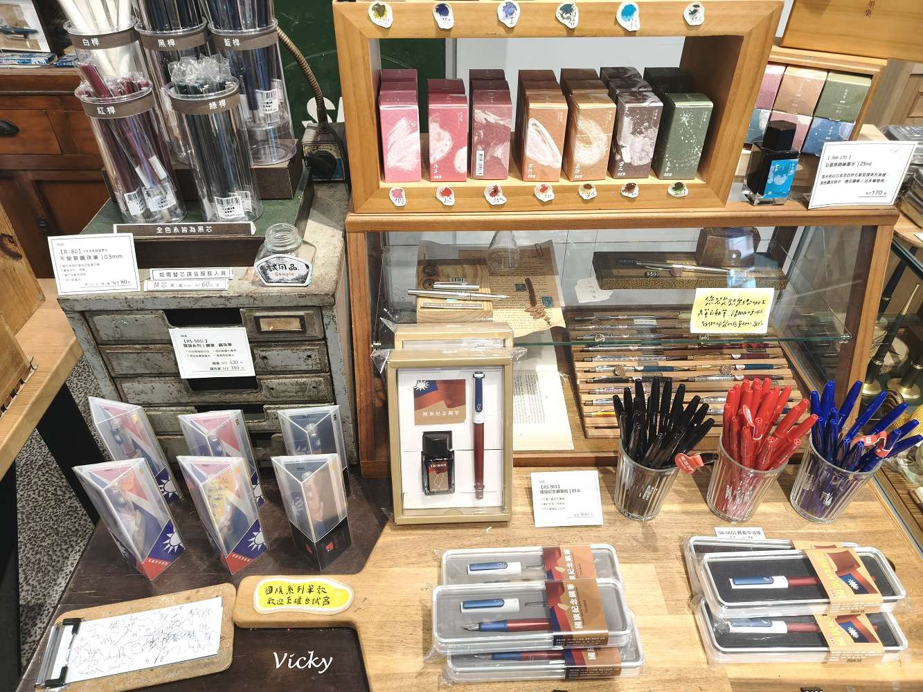 高雄鹽埕︱SKB文明鋼筆 鹽埕旗艦店 :駁二必逛文具店!全店筆款皆可試寫,開箱 CP 值爆表,168元馬年限定福袋 高雄鹽埕︱SKB文明鋼筆 鹽埕旗艦店 :駁二必逛文具店!全店筆款皆可試寫,開箱 CP 值爆表,168元馬年限定福袋