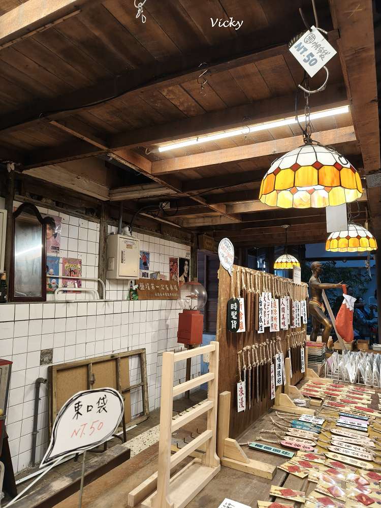 高雄鹽埕一日遊｜鹽埕第一公有零售市場：精選 6 間必訪職人老店、植感美學與超有梗「誠實商店」攻略