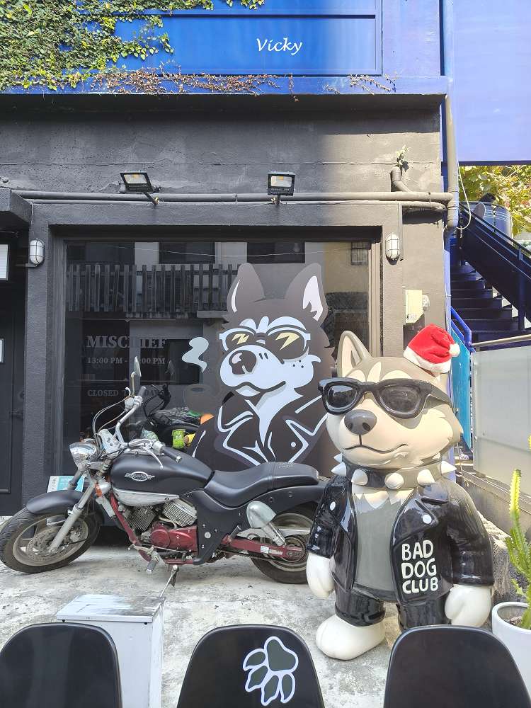 台南藍晒圖文創園區懶人包｜16間必訪店家推薦：顏振發手繪看板、黑膠漢堡、職人手作與隱藏版美食地圖