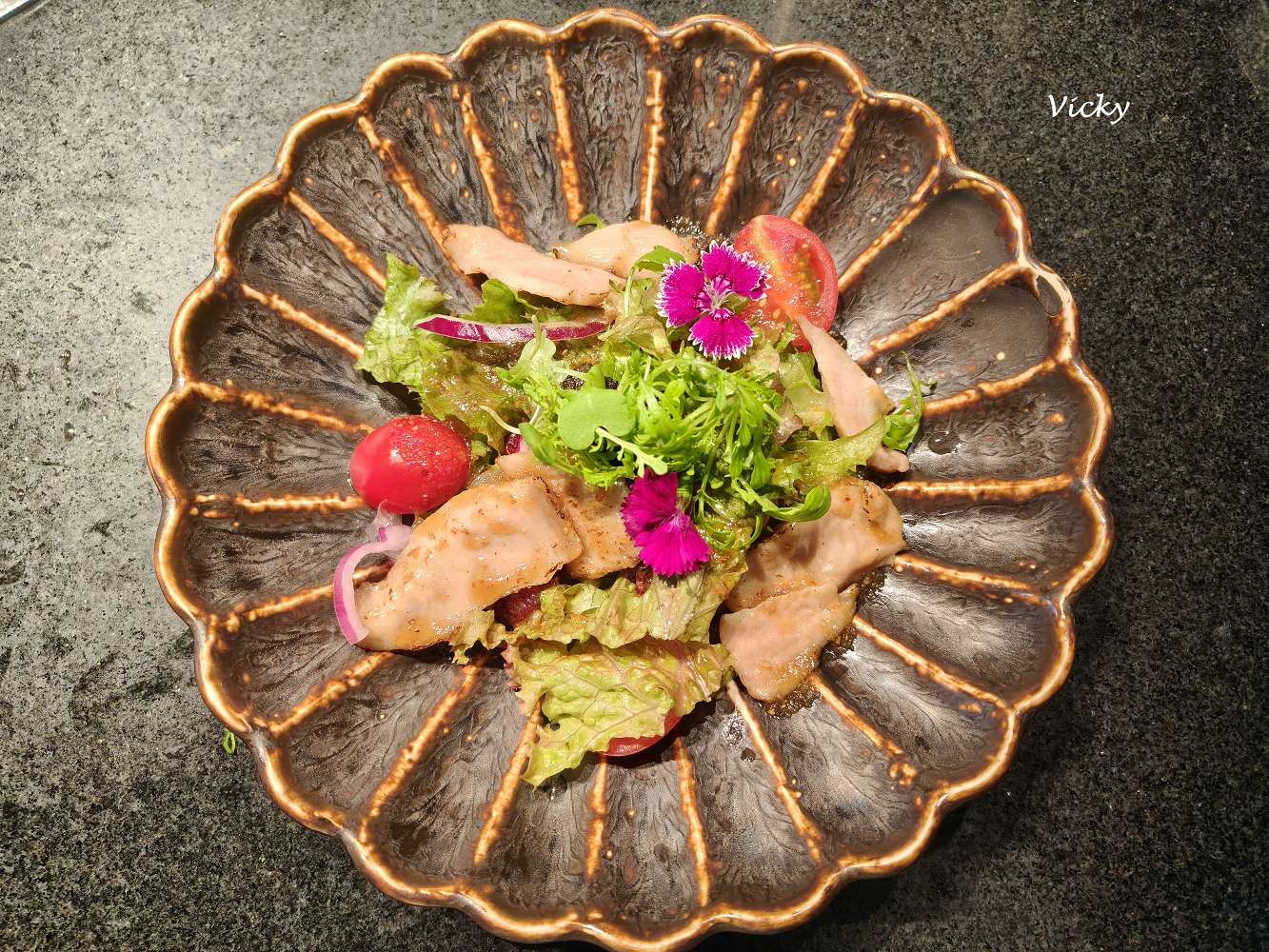 台南燒肉推薦｜碳佐麻里精品燒肉 台南新興店：慶生聚餐首選！超狂生日優惠好禮拿不完，必點幻切和牛牛舌拱橋切，含完整菜單