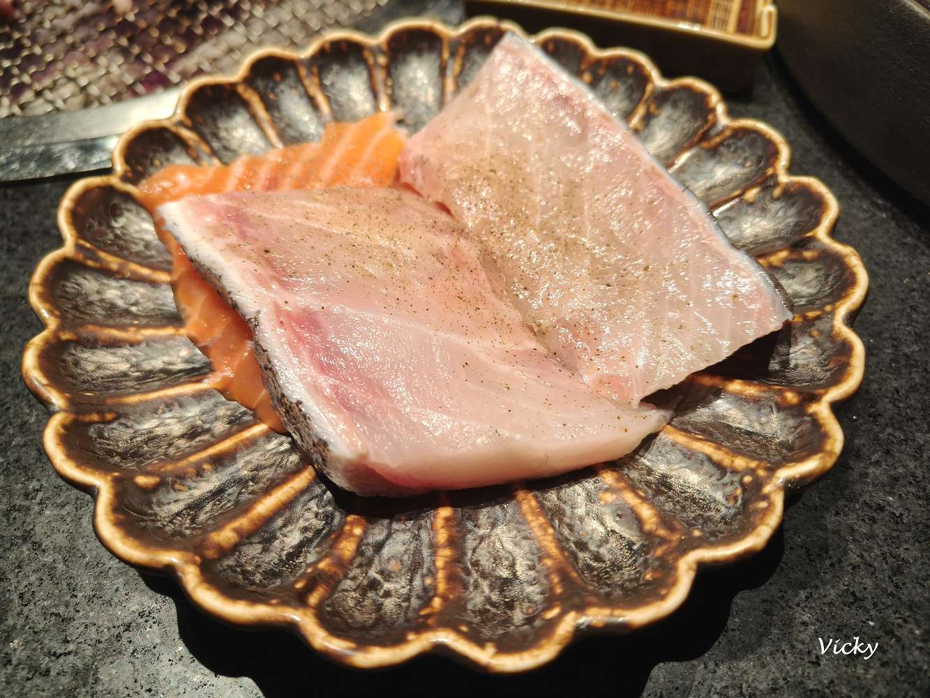 台南燒肉推薦｜碳佐麻里精品燒肉 台南新興店：慶生聚餐首選！超狂生日優惠好禮拿不完，必點幻切和牛牛舌拱橋切，含完整菜單