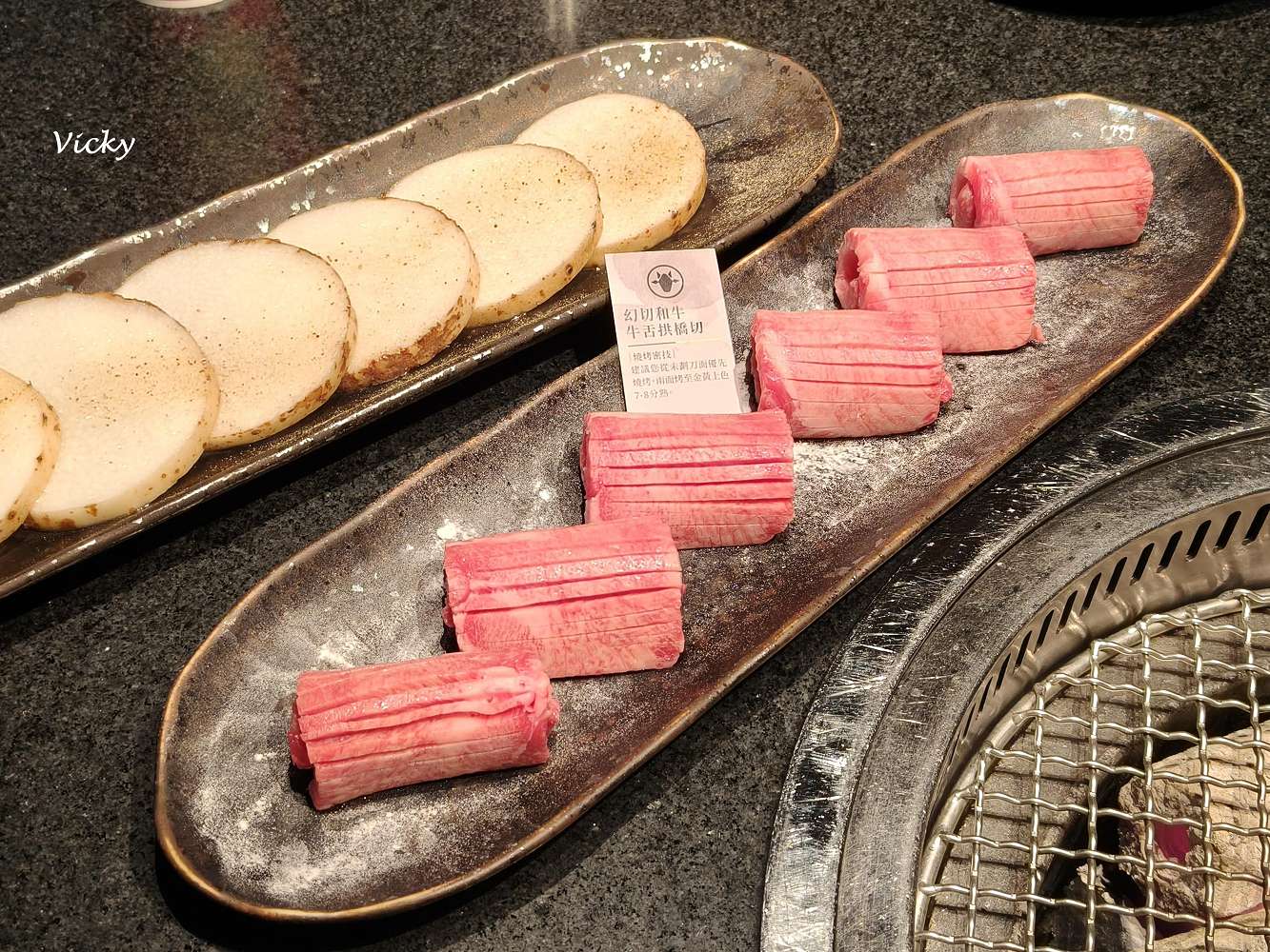 台南燒肉推薦｜碳佐麻里精品燒肉 台南新興店：慶生聚餐首選！超狂生日優惠好禮拿不完，必點幻切和牛牛舌拱橋切，含完整菜單