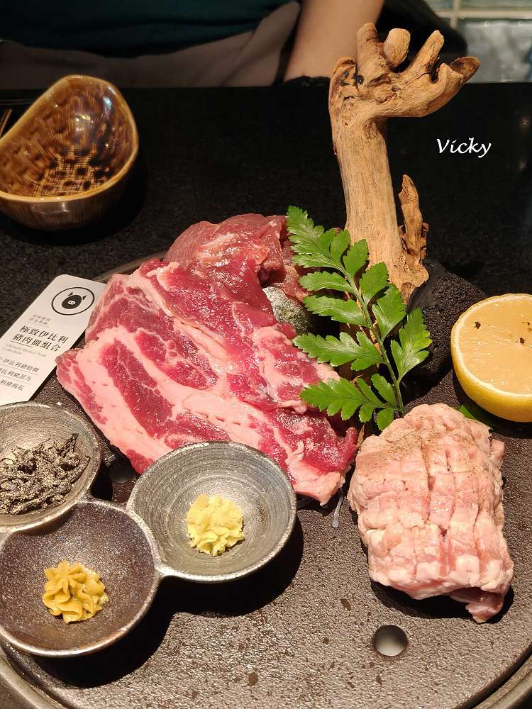 台南燒肉推薦｜碳佐麻里精品燒肉 台南新興店：慶生聚餐首選！超狂生日優惠好禮拿不完，必點幻切和牛牛舌拱橋切，含完整菜單