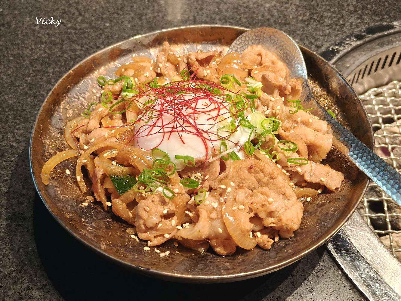 台南燒肉推薦｜碳佐麻里精品燒肉 台南新興店：慶生聚餐首選！超狂生日優惠好禮拿不完，必點幻切和牛牛舌拱橋切，含完整菜單