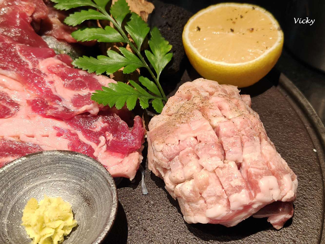 台南燒肉推薦｜碳佐麻里精品燒肉 台南新興店：慶生聚餐首選！超狂生日優惠好禮拿不完，必點幻切和牛牛舌拱橋切，含完整菜單