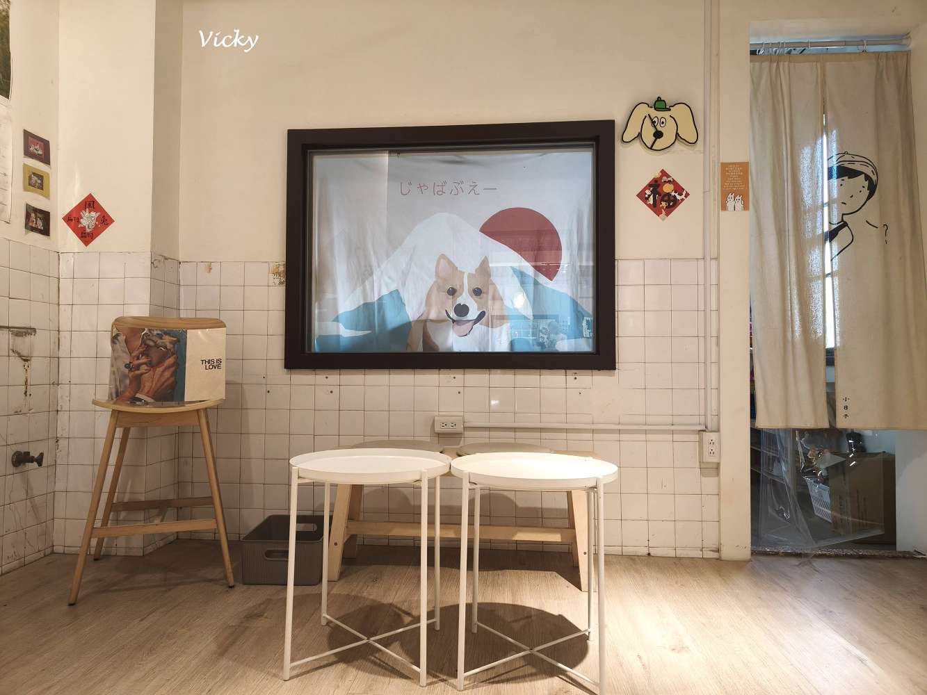 台南中西區︱木蘭：信義街老屋探險，隱身二樓的療癒系咖啡廳，柯基店長「冷摳」與焦糖布丁的午後時光